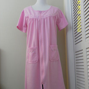 NWOT Sagharbor Quilted Zip Up House Coat